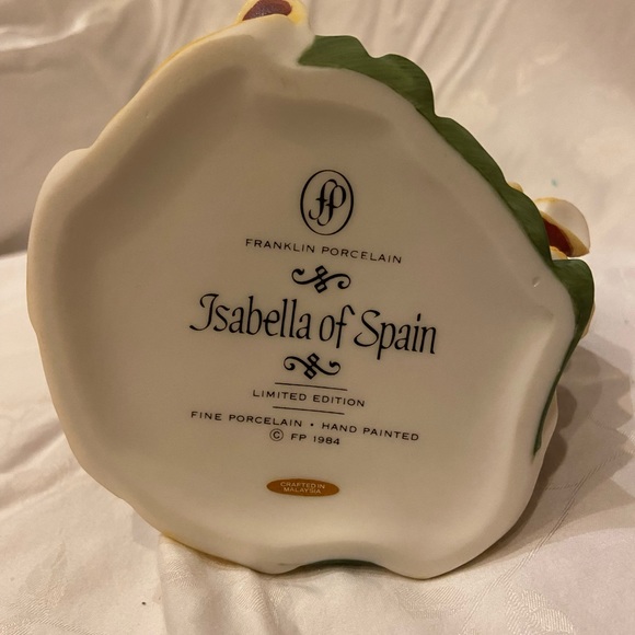 Franklin Mint Isabelle of Spain porcelain doll. Limited edition. Perfect cond. - Picture 3 of 6